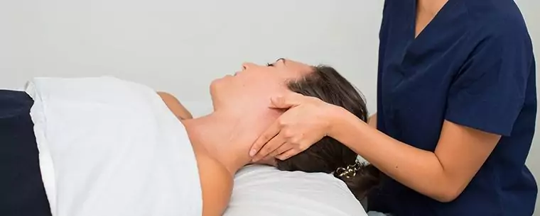 massage therapist massaging patients head